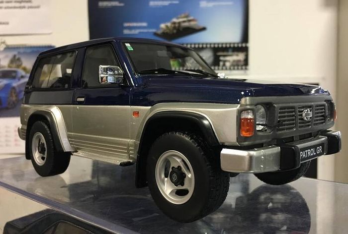 Nissan Patrol Gr Blue Th1 & Silver Kj1 1992 - Very Rare - Ottomobile - 1/18 - New In Box