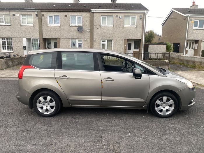 2010 Peugeot 5008