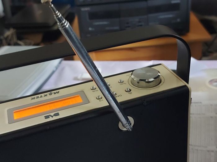 MAXTEK Vintage Style DAB & FM Radio, Model 61250, in excellent condition and working perfect