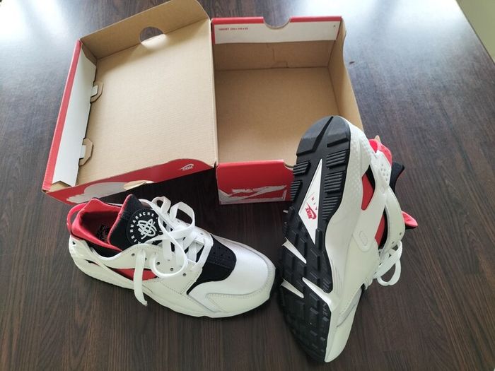 Nike Huarache trainers size 4.5, white black and red