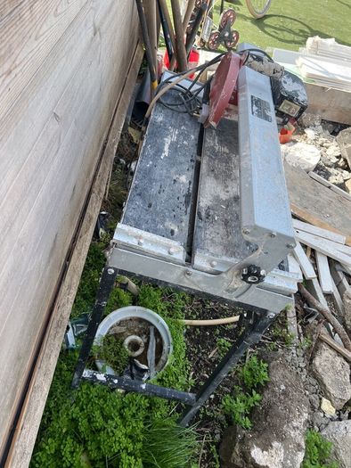 Tile cutter machine