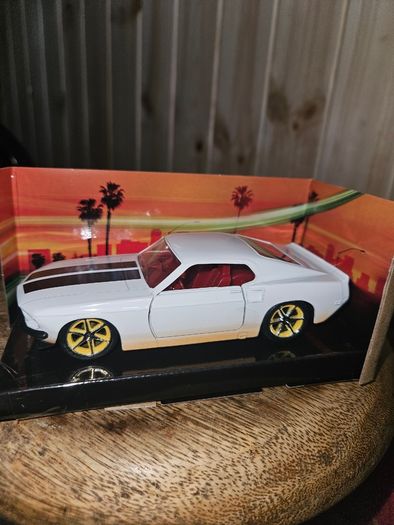 Fast & Furious Romans Ford Mustang Diecast Metal 1.32 Scale