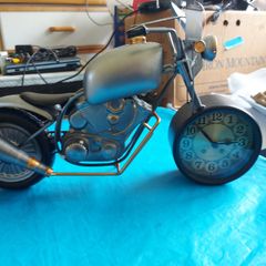 Ornamental Clock in the shape of a Motorcycle, from the Ashford Collection, working perfect and in excellent as new condition