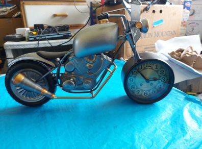 Ornamental Clock in the shape of a Motorcycle, from the Ashford Collection, working perfect and in excellent as new condition