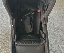 Out n About Nipper Switch 2-in-1 Carrycot & Parent-Facing Seat Excellent condition.
