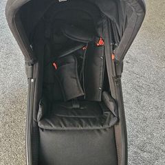 Out n About Nipper Switch 2-in-1 Carrycot & Parent-Facing Seat Excellent condition.