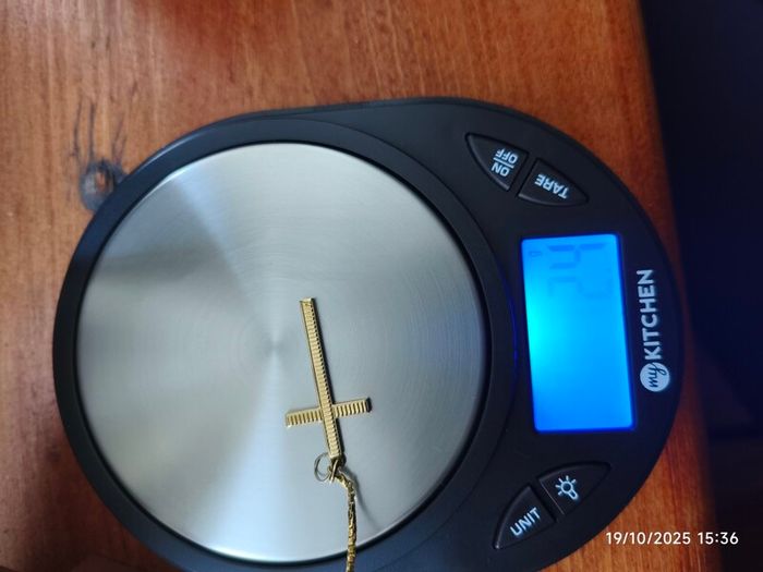 9ct gold cross and chain