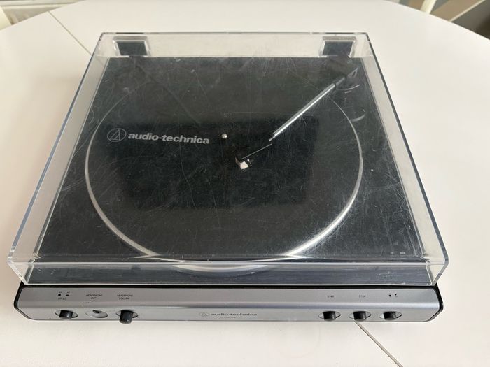 Audio Technica AT-LP60XHP vinyl record player