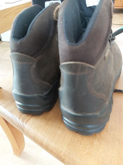 walking boots Hytec