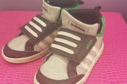 adidas size uk 9 boy barely worn