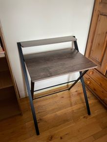Foldable desk