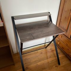 Foldable desk