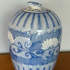 Chinese porcelain jar