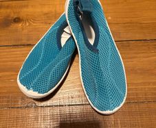 Water shoes, size 28-29
