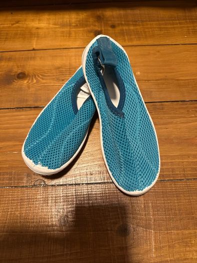 Water shoes, size 28-29