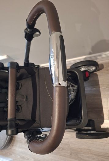 Silver Cross Pioneer Pram & Carrycot - Near New Condition