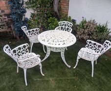 Ornate cast iron garden table and 4chairs