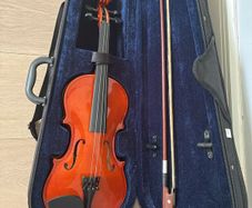 Half size violin