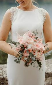 STUNNING Wedding Dress. Size: 10-12. Designer: Pronovias