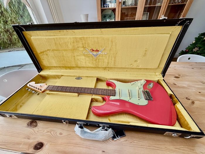 Fender Custom Shop '64 Stratocaster Journeyman, aged Fiesta red