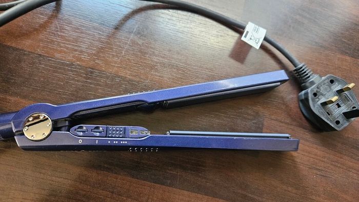 Hair straightener