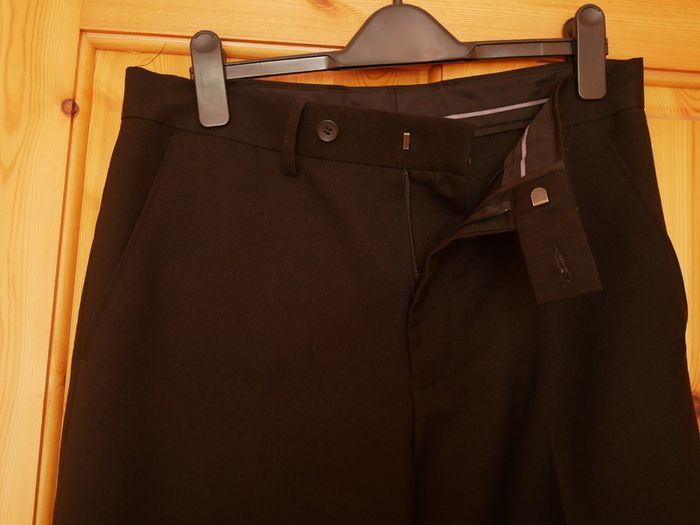 Men's Black trousers.W32'' L33''. 100% Polyester