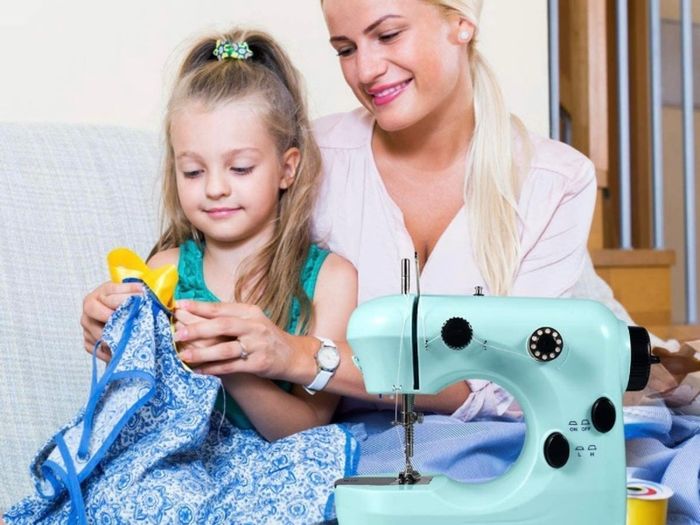 Sewing Machine for Beginners with Extension Table, Portable Handheld Mini Sewing Machine with Sewing Machine Accessories, Easy Home Stitch Automatic Sewing Machine for Travel, Beginners, DIY (FREE POSTAGE)