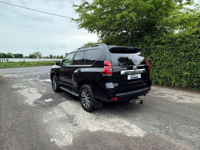 Toyota Landcrusier Invincible 7 Seats