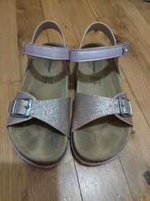 Girl's sandals