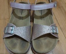 Girl's sandals