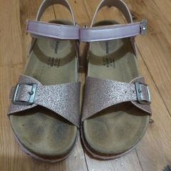 Girl's sandals