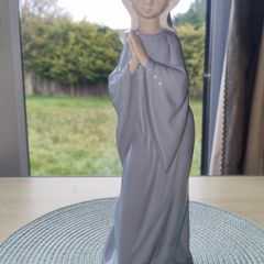 Spanish porcelain sculpture "Praying Madonna"