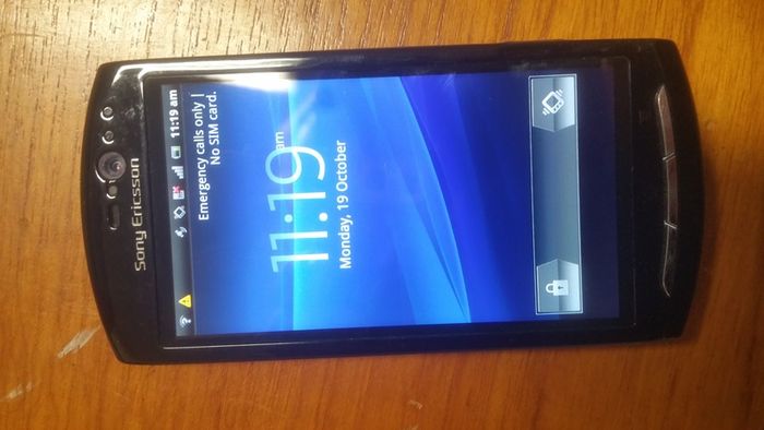 Sony Xperia Neo V midnight blue phone