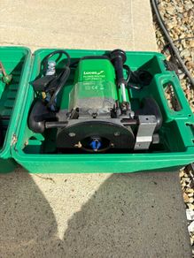 Plunge router