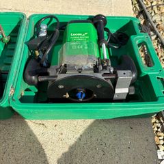 Plunge router