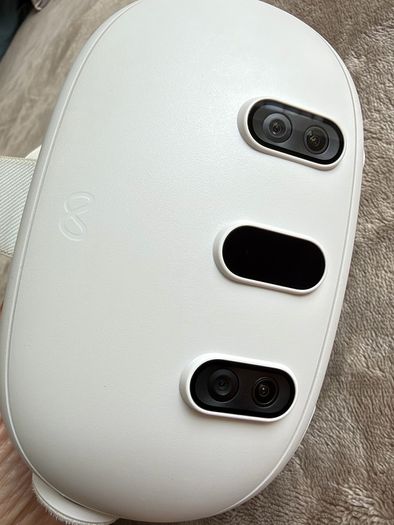 Meta Quest 3 128GB VR Headset + 2 Controllers (No trades)