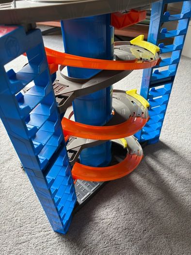Hotwheels Mega Garage