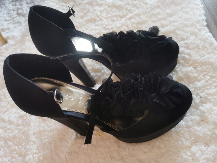 Ladies Shoes Size 4