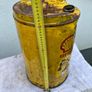 vintage oil can Image 7