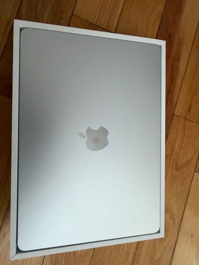 Macbook Air M3 13" 8GB 256 SSD