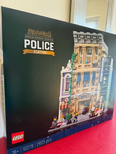 lego modular police Station 10278
