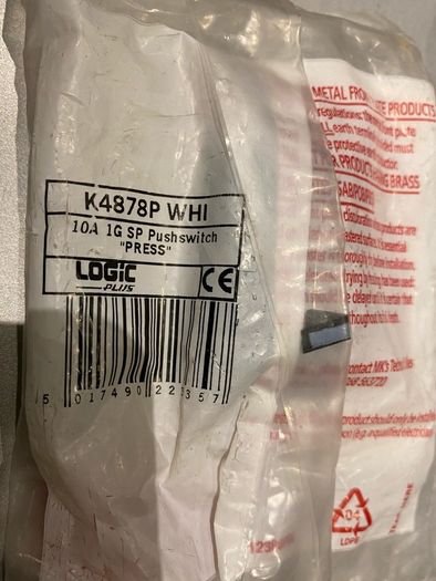 MK k4878P WHI, 10amp 1G SP push switch