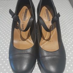 Clarks women black shoes