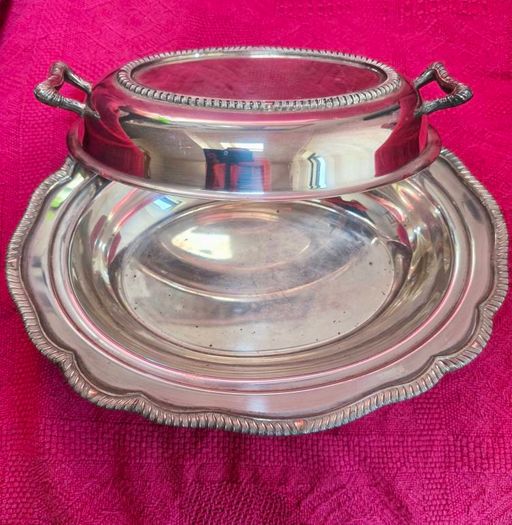 F.B.Rogers Silverware vegetable dish with lid
