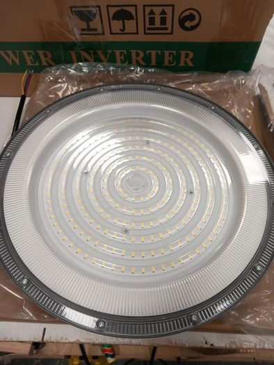 UFO LED LIGHT 200W (brand new in box)