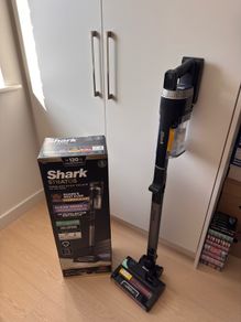 Shark Stratos Anti Hair Wrap Plus Pet Pro Cordless Vacuum [Double Battery]