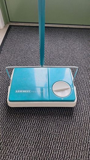 manual carpet sweeper
