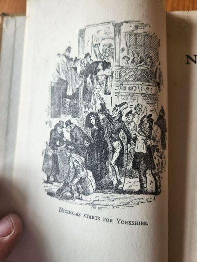 Charles Dickens Set Of 16 Hardback With Many Different Illustrators. See Photos For Same.this Is An Nice Set In Good Condition Featuring Over 20 Of His Famous Novels. See Photos For Same.