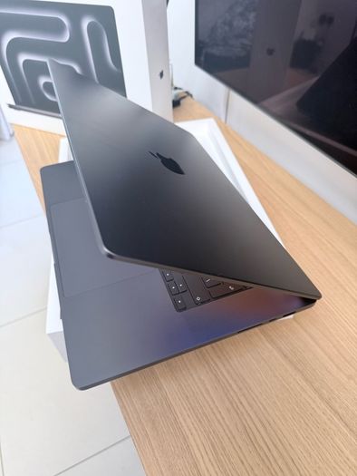 Macbook M3 Pro 16 inch