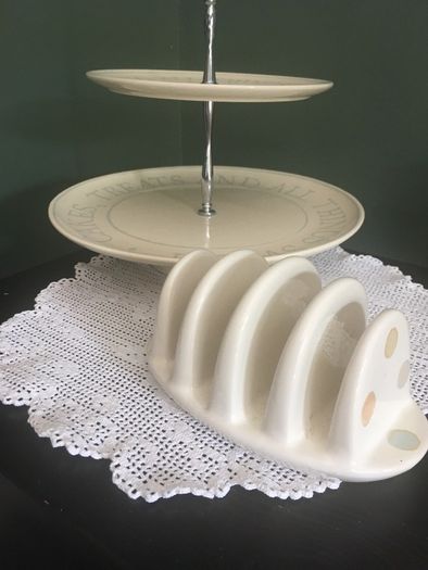 Kitchencraft Est 1850 Classic Collection 2 Tier Cake Plate on a pedestal and Free Same Brand Toast Rack with polka dot pattern